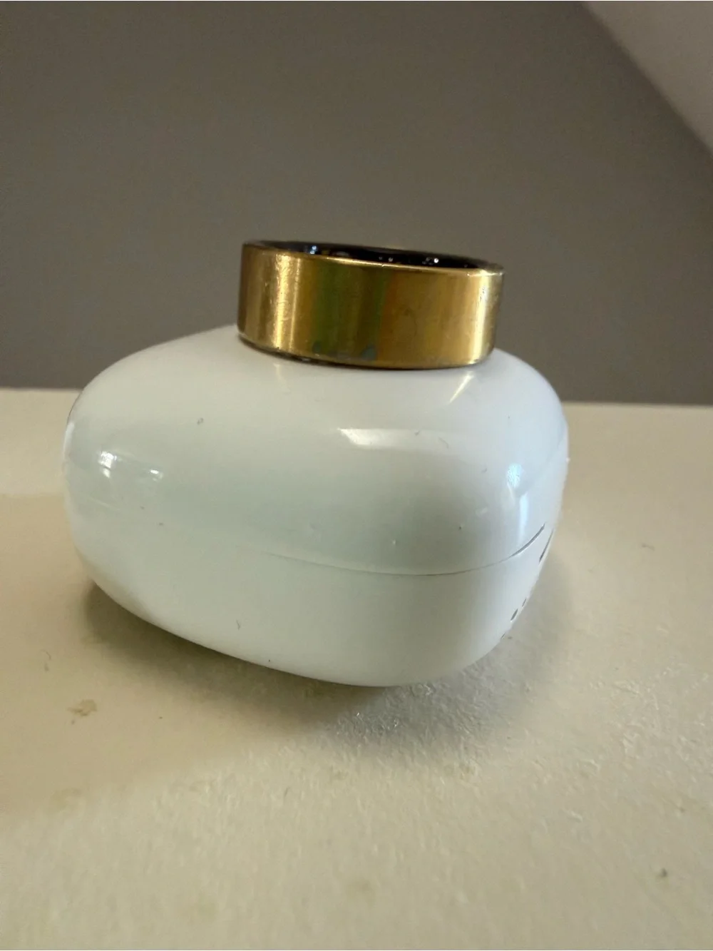 QALO Gold Smart Ring - Size 8 3 silicone guards included and white charging case